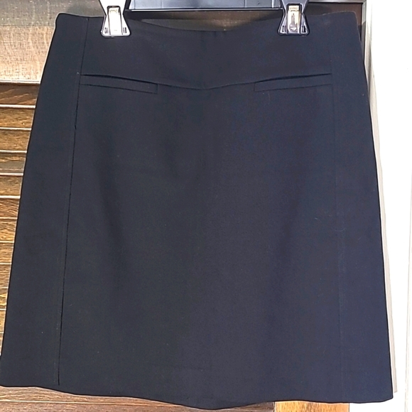 LOFT Black Mini-Skirt, 2 Pockets on the Front, Size 10 - Picture 2 of 10